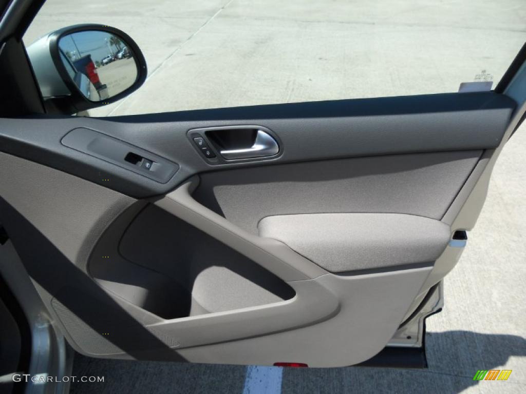2011 Volkswagen Tiguan S Door Panel Photos