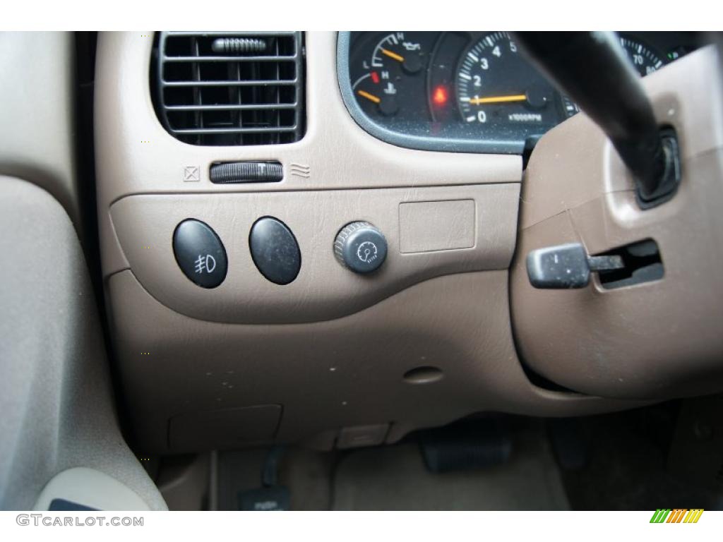 2002 Toyota Tundra SR5 Access Cab Controls Photo #47435727
