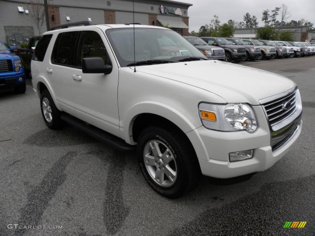 2010 Explorer XLT - White Suede / Camel photo #1