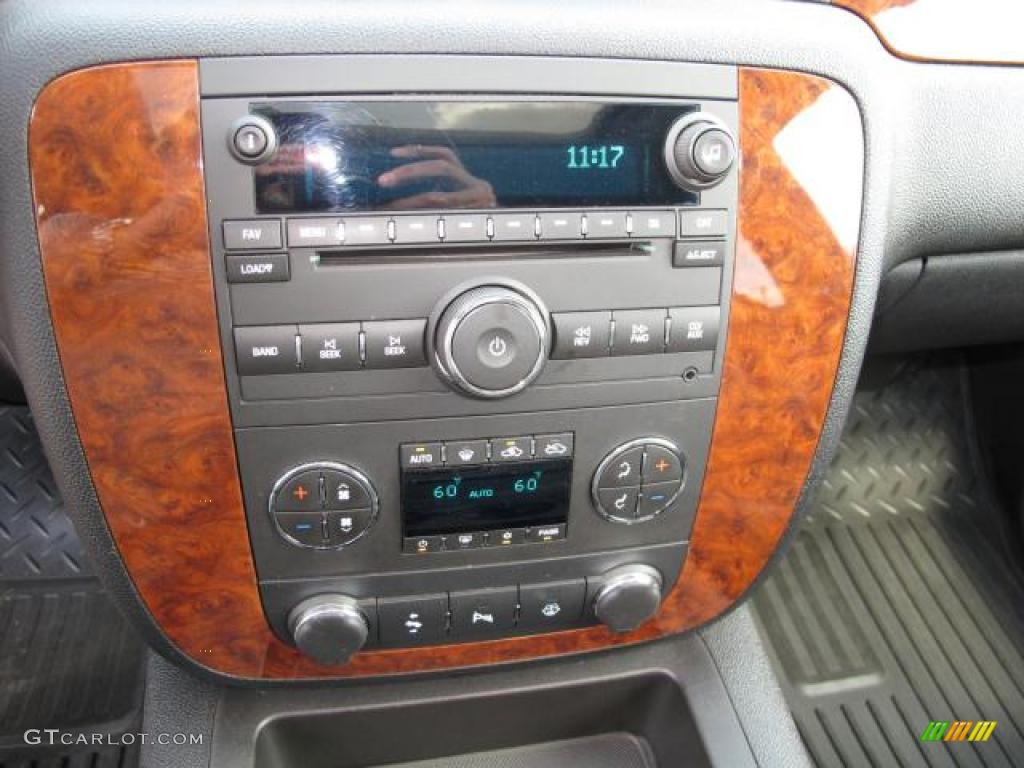 2007 Chevrolet Silverado 1500 LTZ Extended Cab Controls Photo #47440704