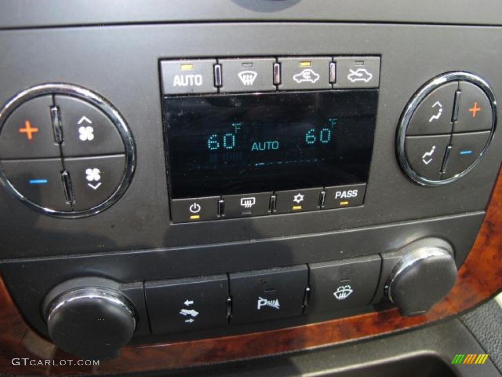 2007 Chevrolet Silverado 1500 LTZ Extended Cab Controls Photos