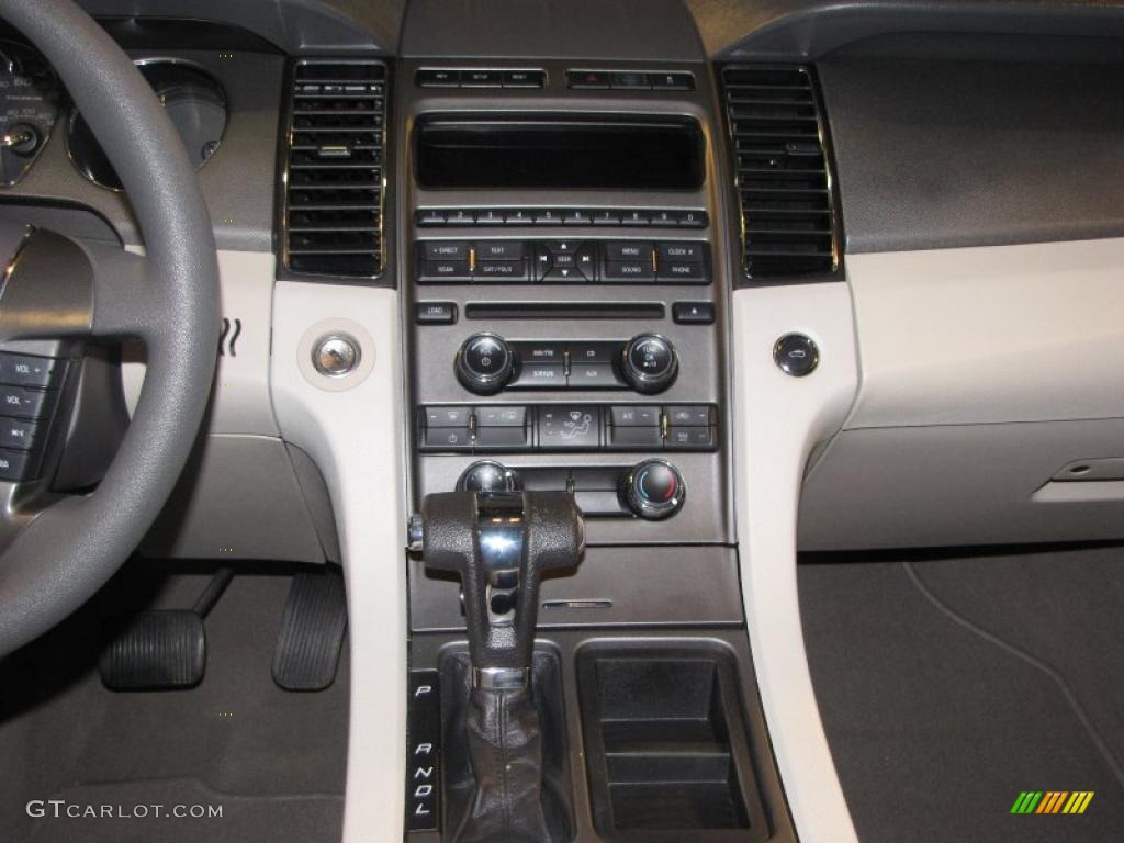 2010 Ford Taurus SE Controls Photo #47443641
