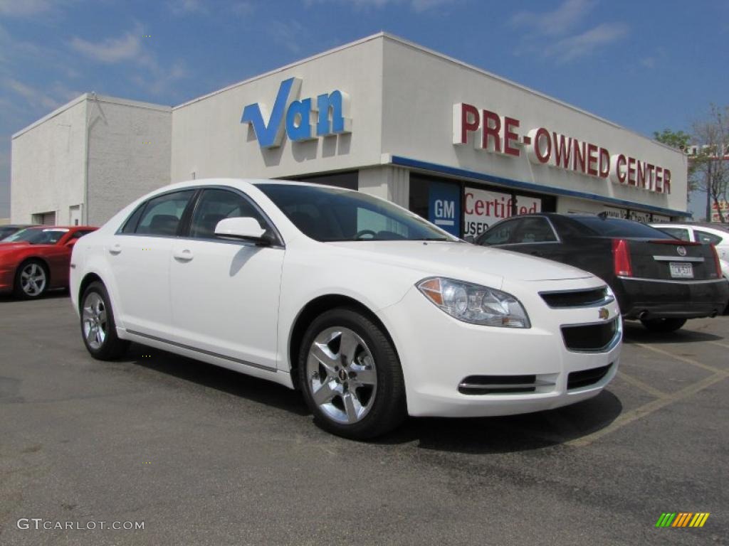 Summit White Chevrolet Malibu