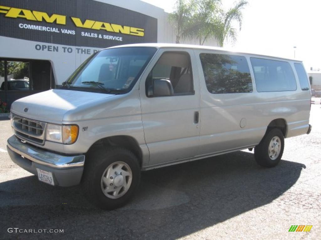1998 E Series Van E350 XLT Club Wagon - Silver Metallic / Grey photo #3