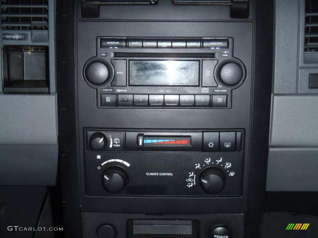 2005 Dodge Durango ST Controls Photo #47448586