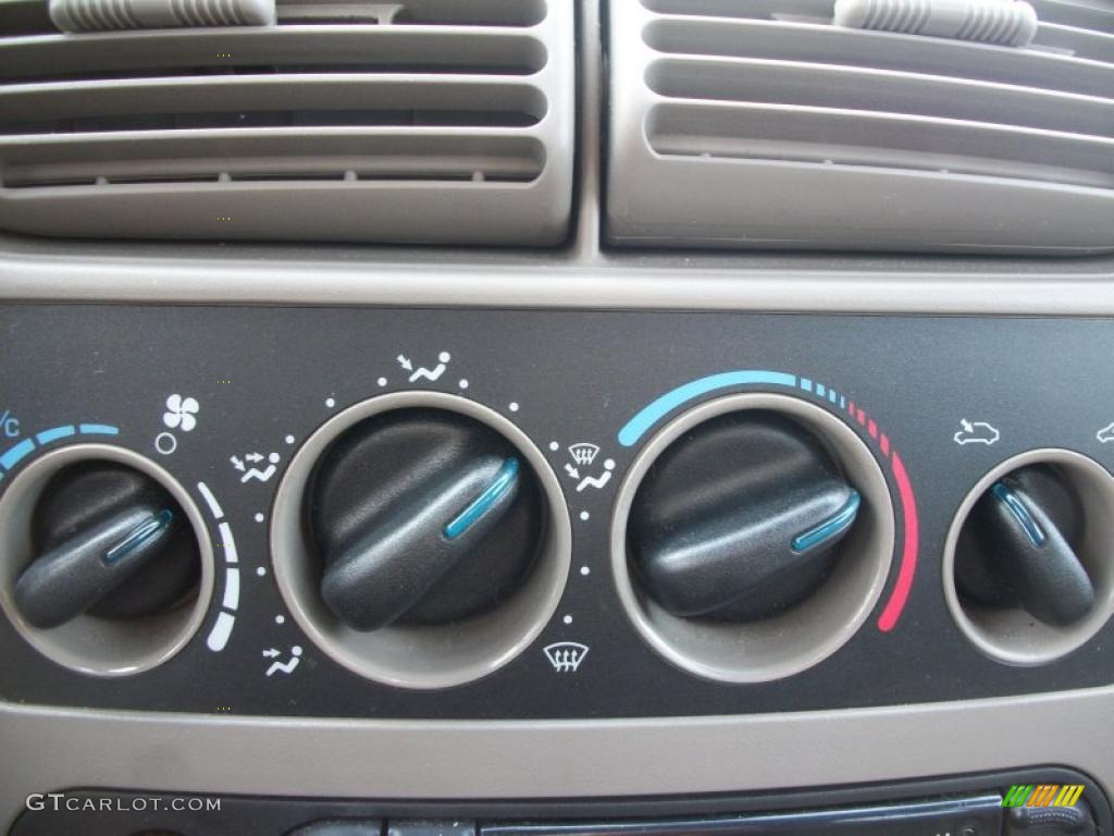 2002 Dodge Neon Standard Neon Model Controls Photo #47448928