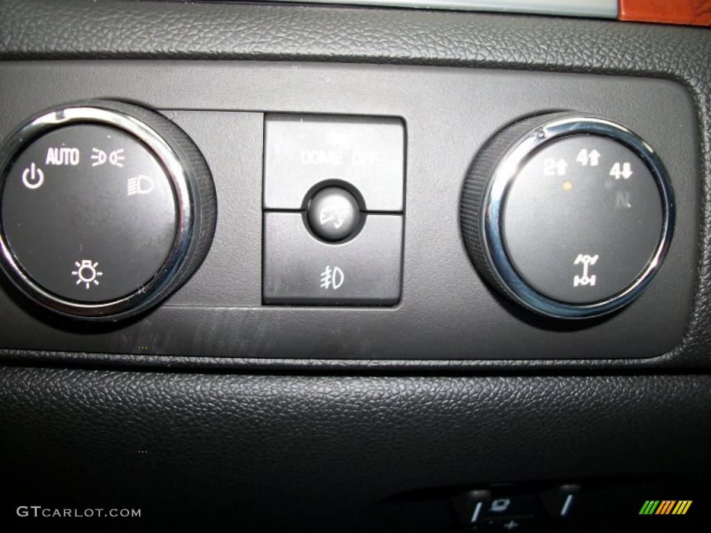 2011 Chevrolet Silverado 3500HD LTZ Crew Cab 4x4 Controls Photo #47450983