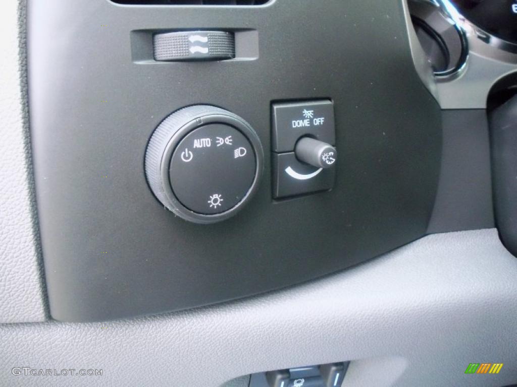 2011 Chevrolet Silverado 2500HD LS Crew Cab 4x4 Controls Photo #47451445