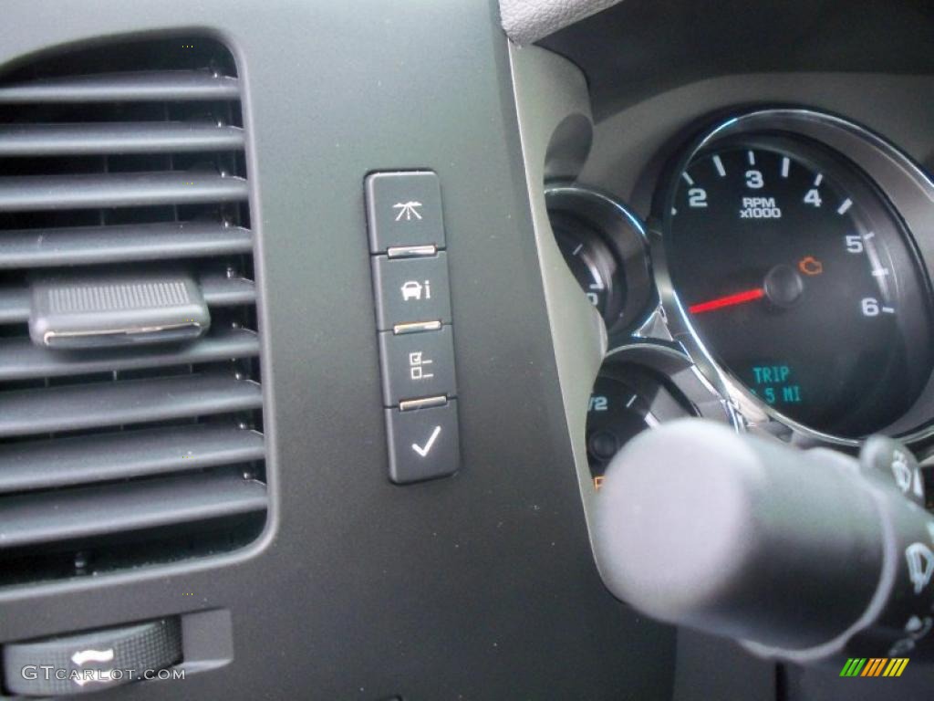 2011 Chevrolet Silverado 2500HD LS Crew Cab 4x4 Controls Photo #47451460