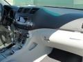 2011 Classic Silver Metallic Toyota Highlander V6  photo #17