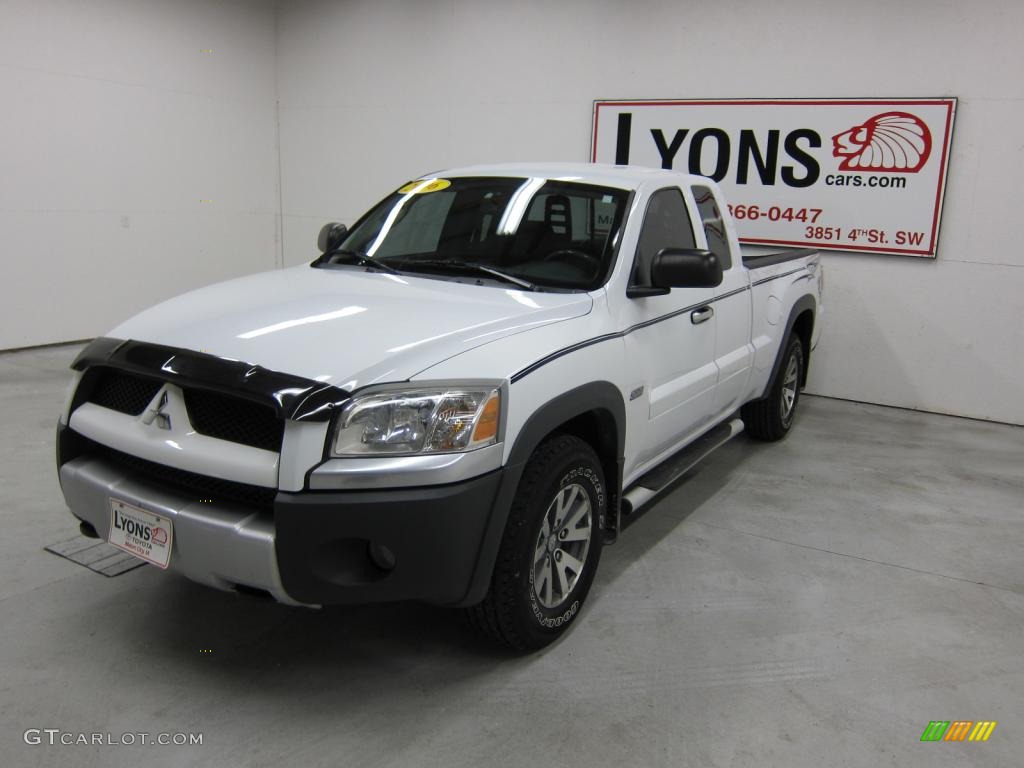 2006 Raider DuroCross Extended Cab 4x4 - Arctic White / Slate Gray photo #16