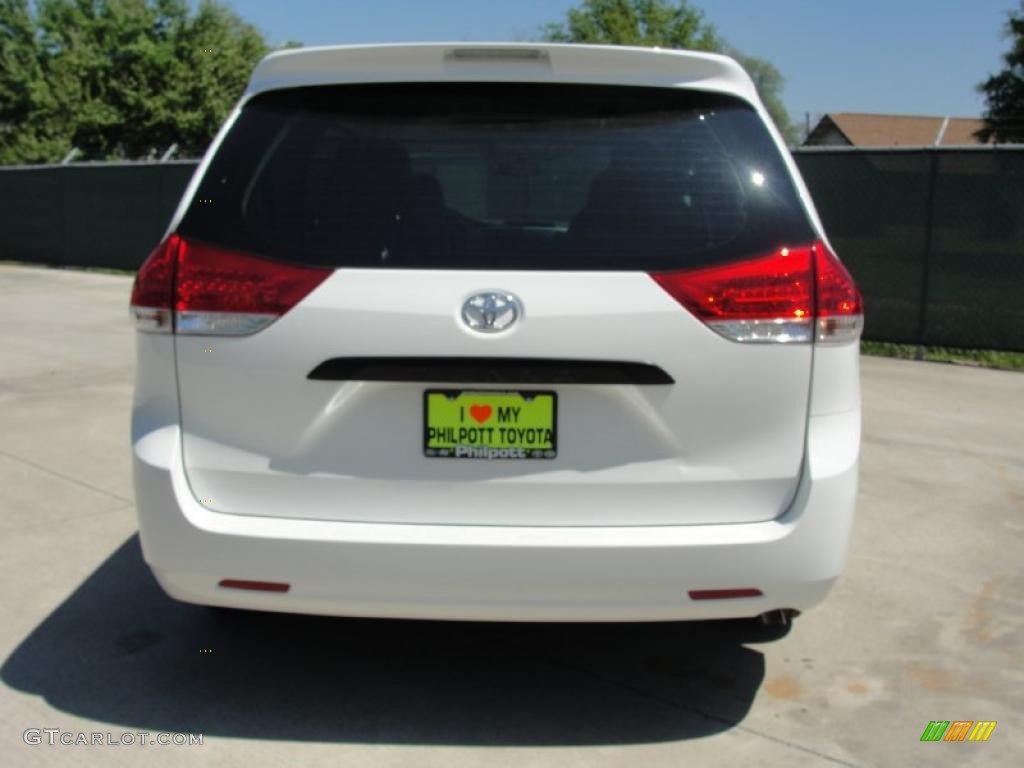 2011 Sienna V6 - Super White / Light Gray photo #4