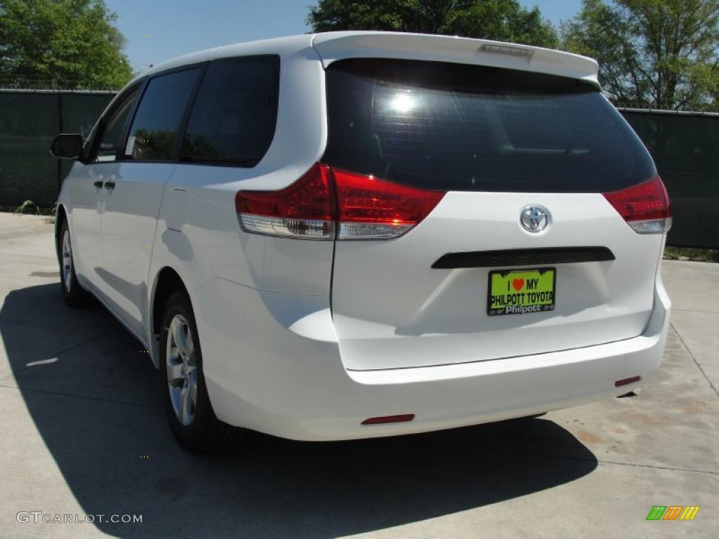 2011 Sienna V6 - Super White / Light Gray photo #5