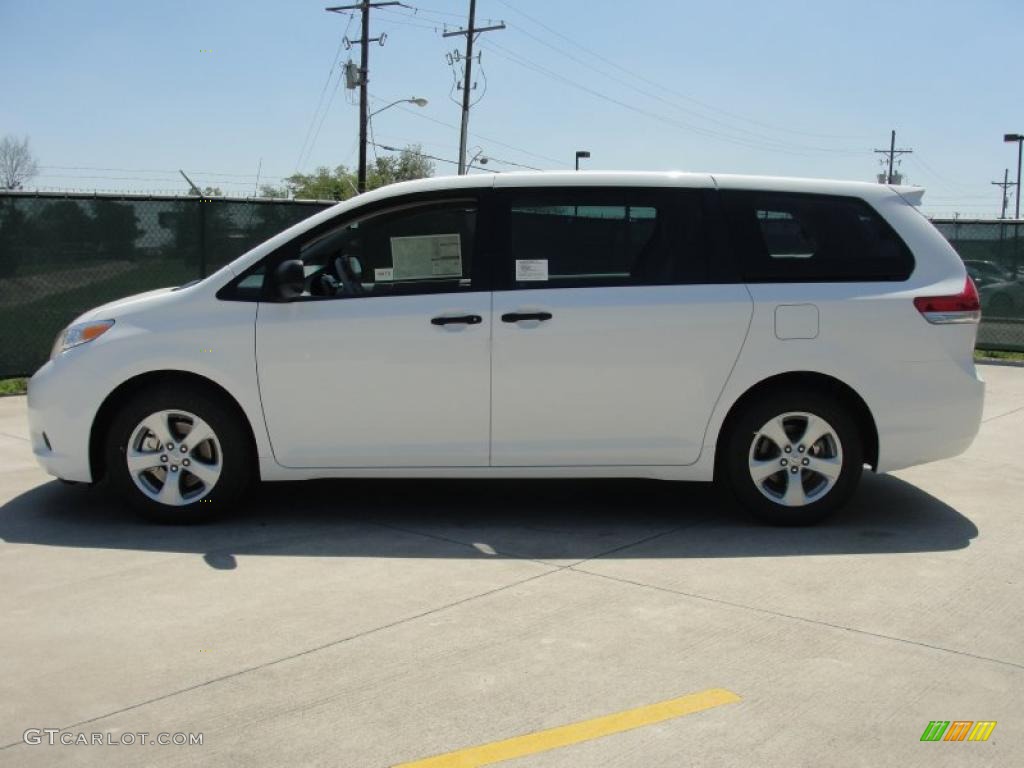 2011 Sienna V6 - Super White / Light Gray photo #6