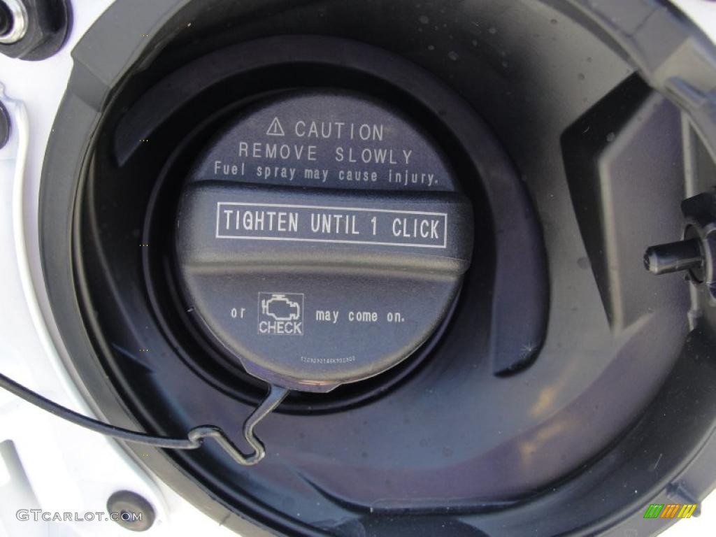 2011 Sienna V6 - Super White / Light Gray photo #14