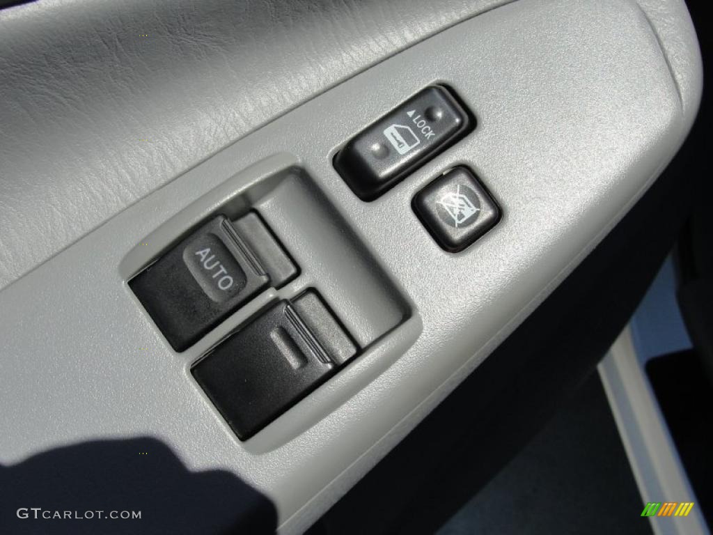 2011 Tacoma V6 TRD Sport PreRunner Access Cab - Super White / Graphite Gray photo #24