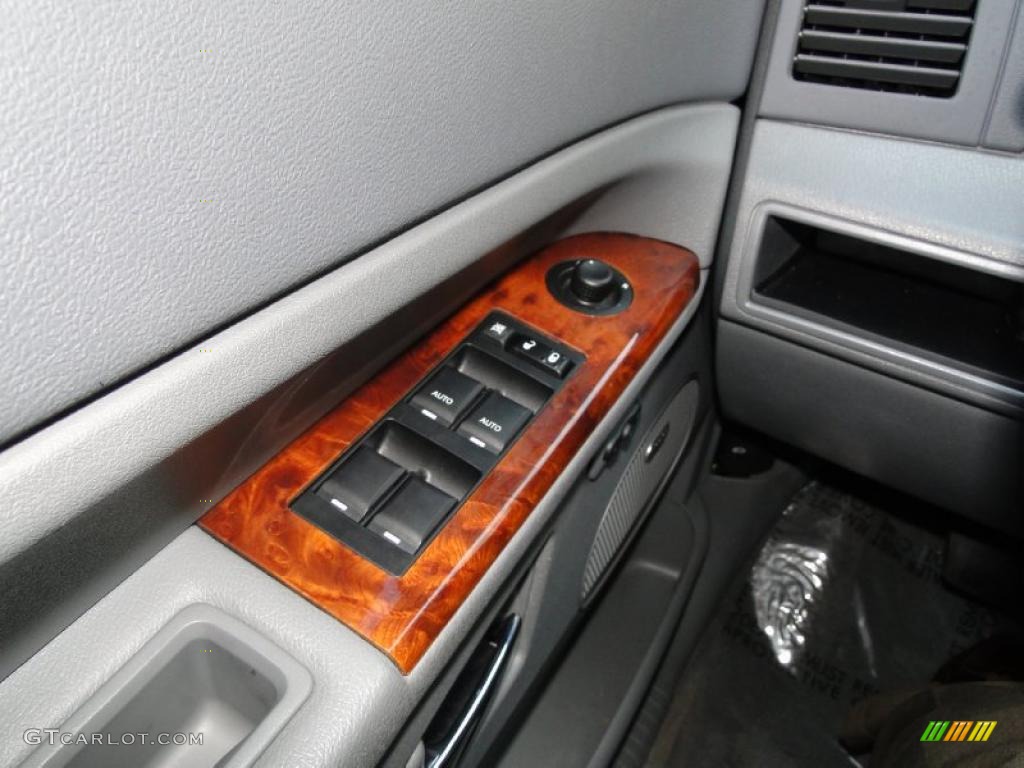 2007 Jeep Grand Cherokee Overland CRD 4x4 Controls Photos