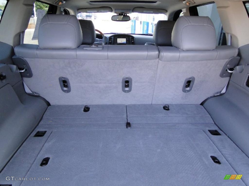 2007 Jeep Grand Cherokee Overland CRD 4x4 Trunk Photo #47462059