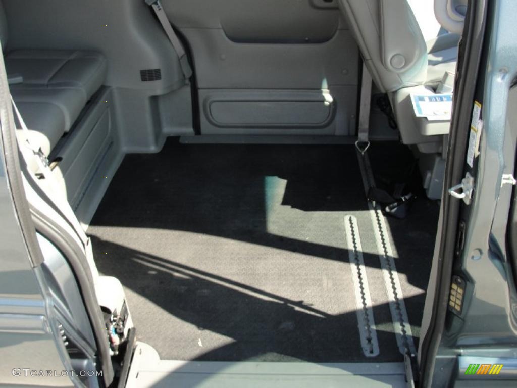 Medium Gray Interior 2005 Chevrolet Uplander LT Braun Entervan Photo #47468377