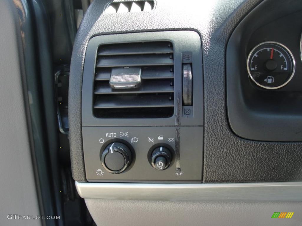 2005 Chevrolet Uplander LT Braun Entervan Controls Photo #47468680