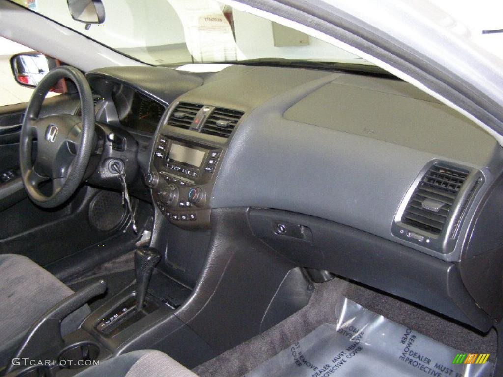 2005 Accord DX Sedan - Satin Silver Metallic / Black photo #25