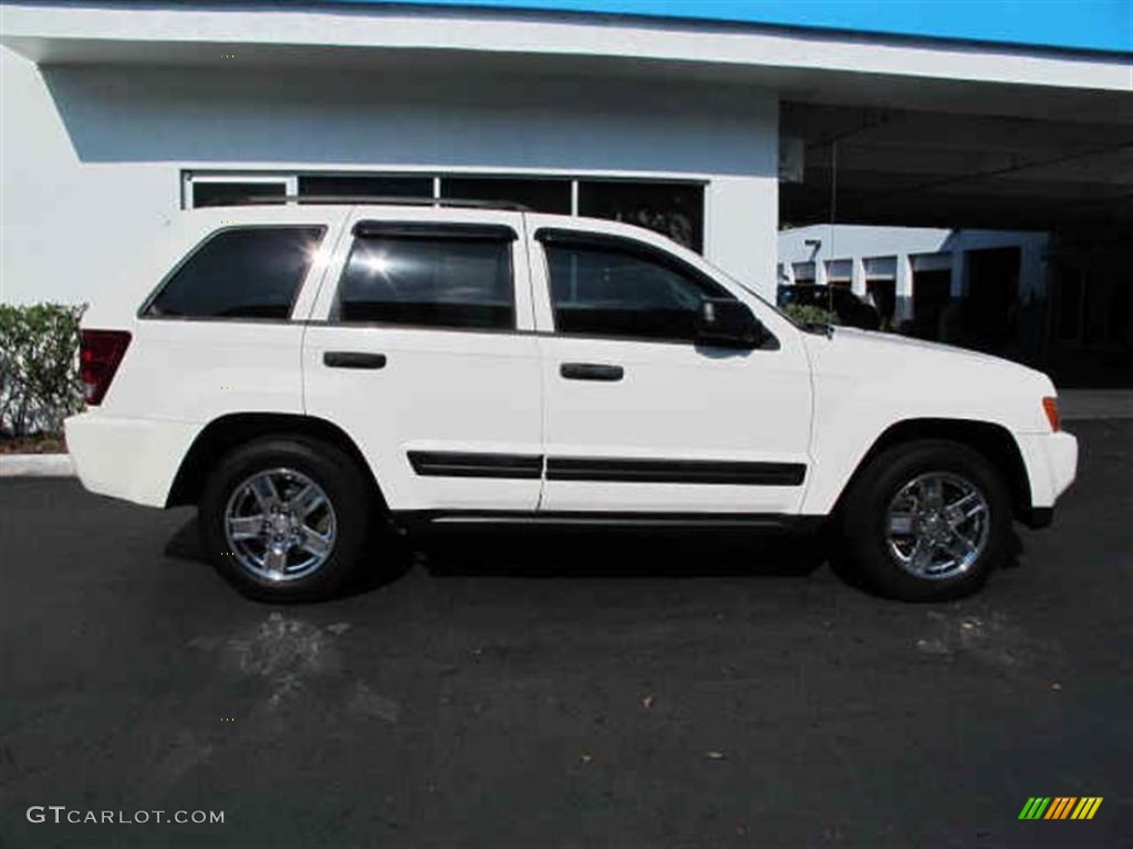 2006 Grand Cherokee Laredo - Stone White / Medium Slate Gray photo #2