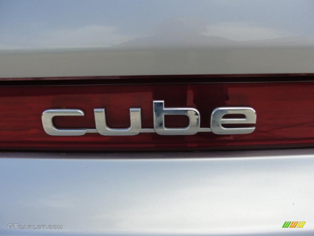 2009 Nissan Cube 1.8 S Marks and Logos Photos