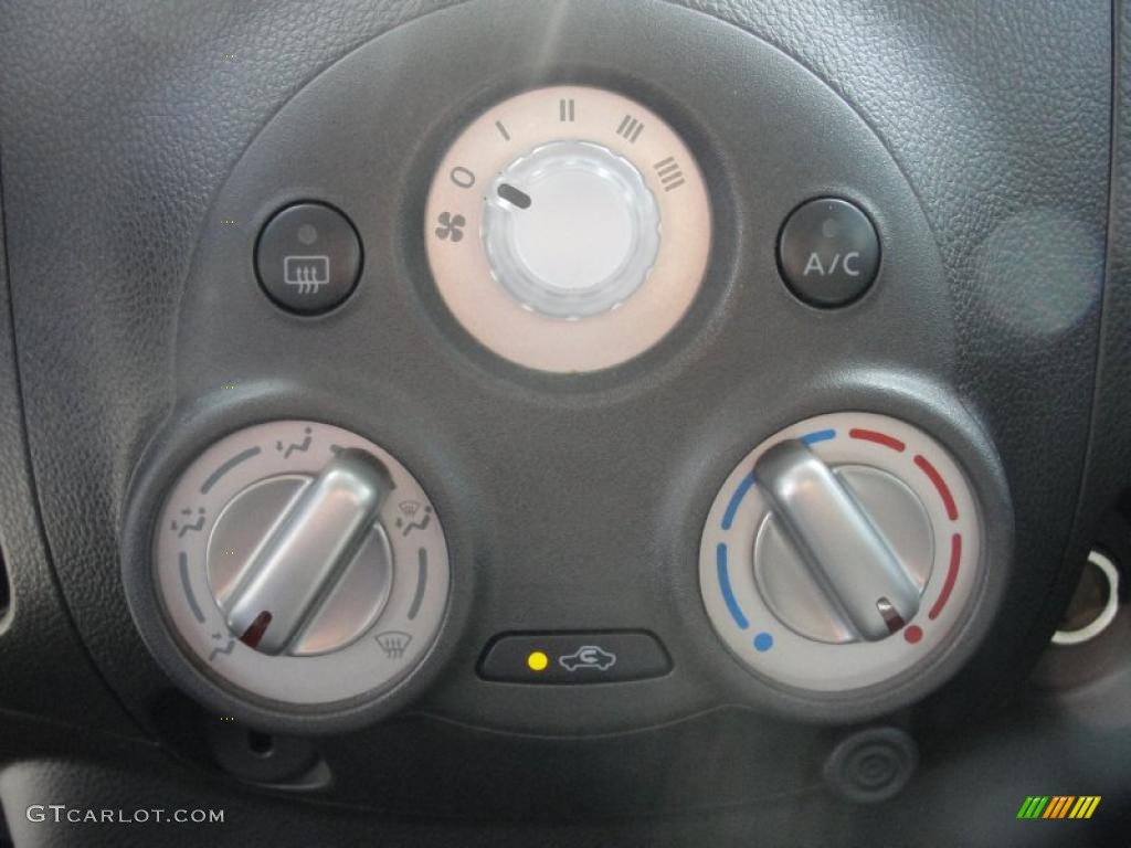 2009 Nissan Cube 1.8 S Controls Photo #47476412