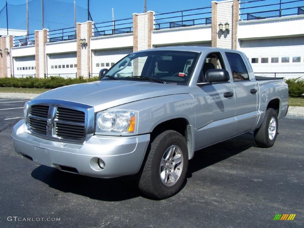 Bright Silver Metallic 2007 Dodge Dakota SLT Quad Cab 4x4 Exterior Photo #47476652