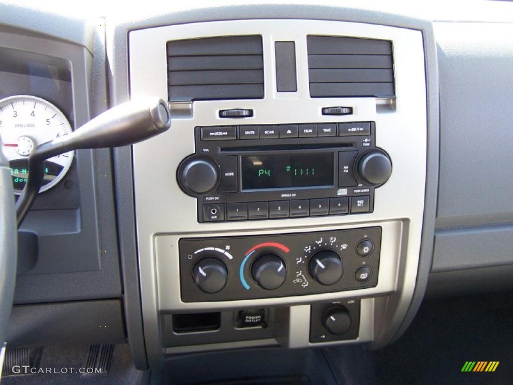 2007 Dodge Dakota SLT Quad Cab 4x4 Controls Photo #47476817