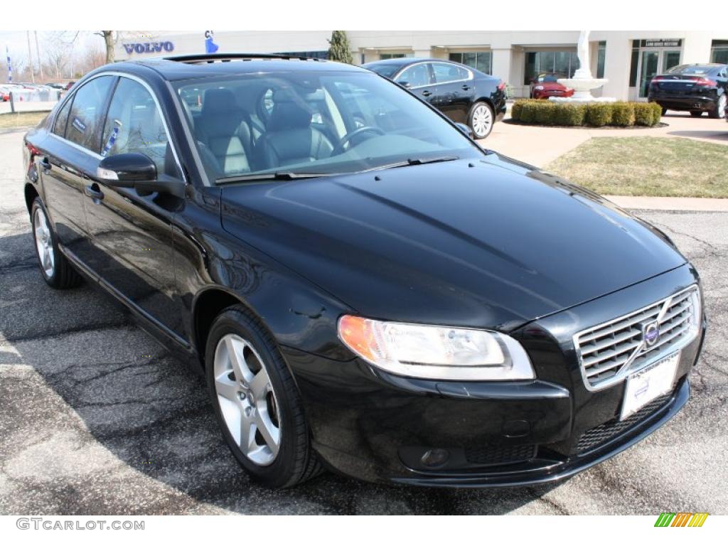 Black Volvo S80