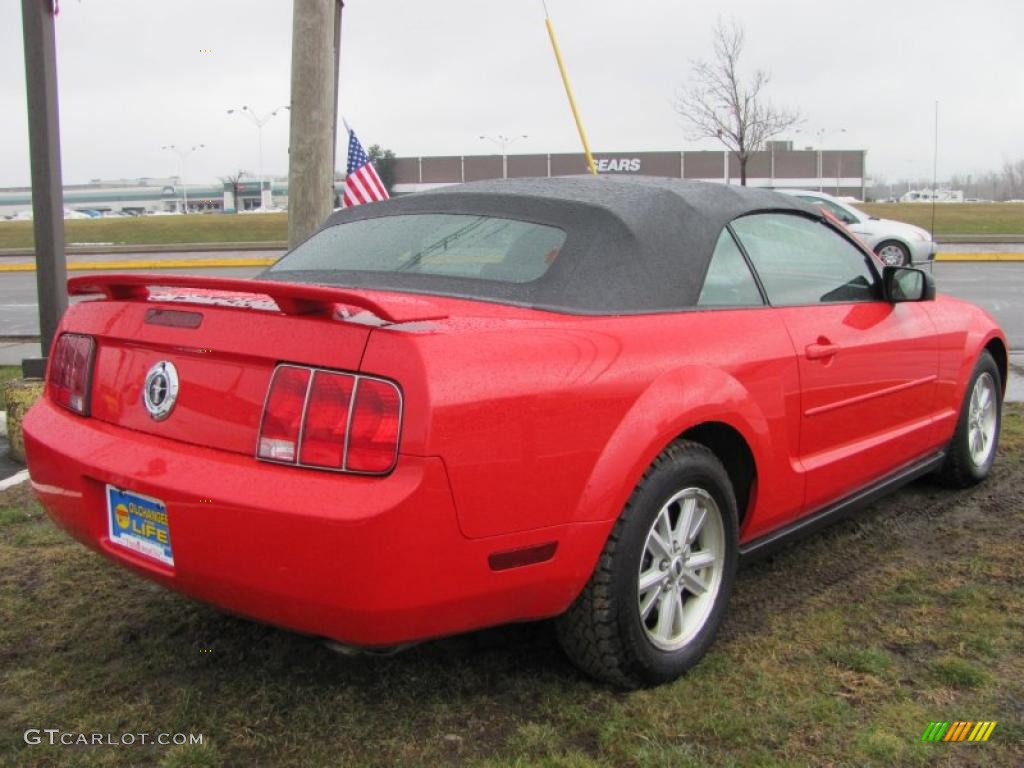 2006 Mustang V6 Deluxe Convertible - Torch Red / Dark Charcoal photo #2