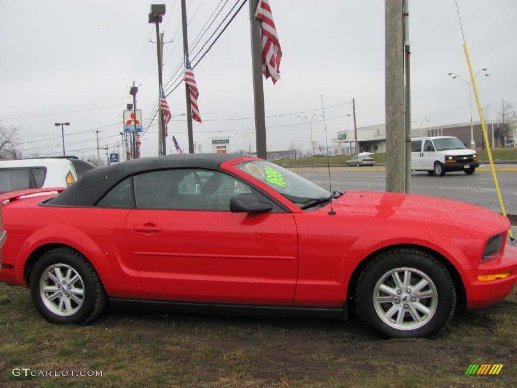 2006 Mustang V6 Deluxe Convertible - Torch Red / Dark Charcoal photo #5