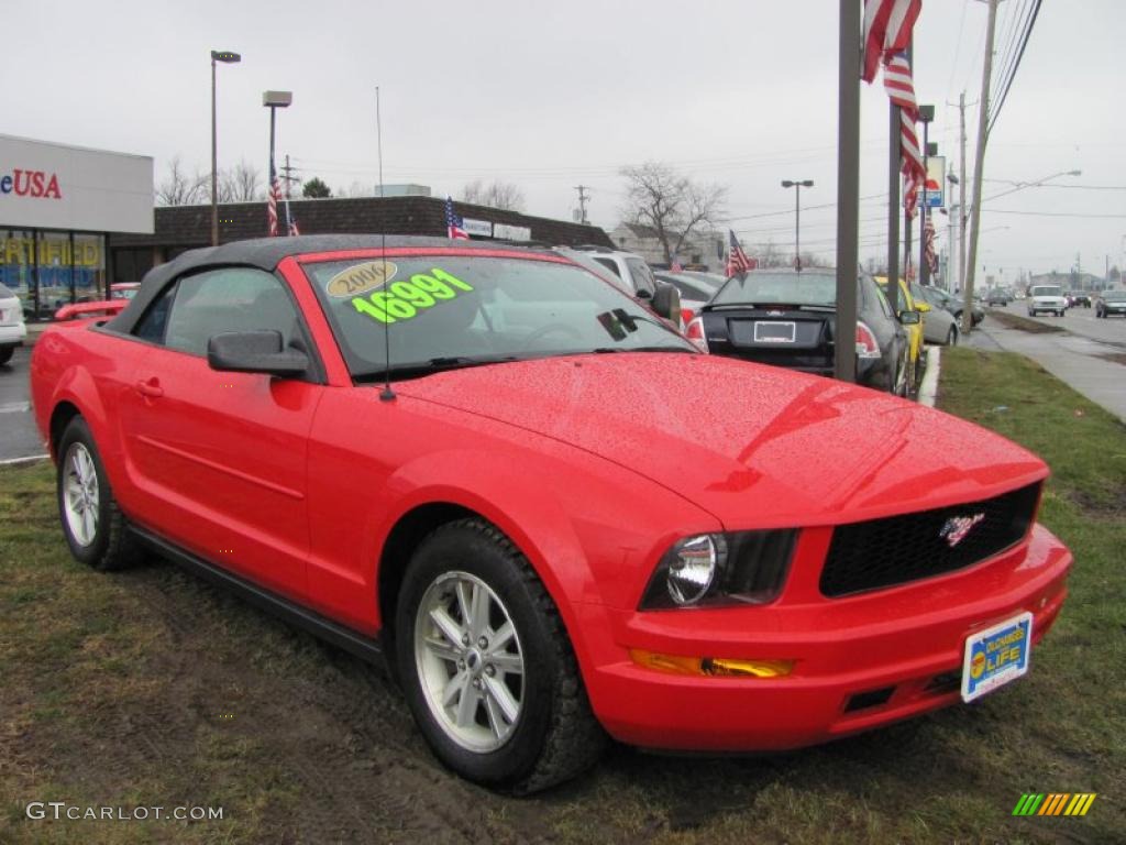 2006 Mustang V6 Deluxe Convertible - Torch Red / Dark Charcoal photo #16