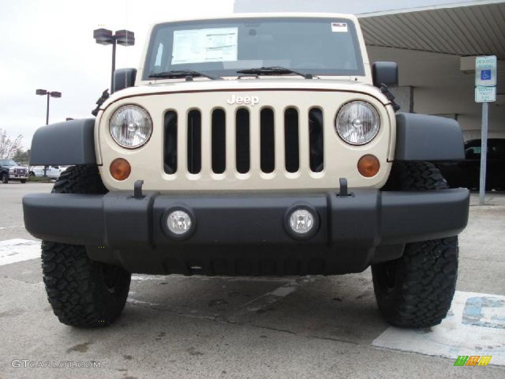 2011 Wrangler Rubicon 4x4 - Sahara Tan / Black photo #6