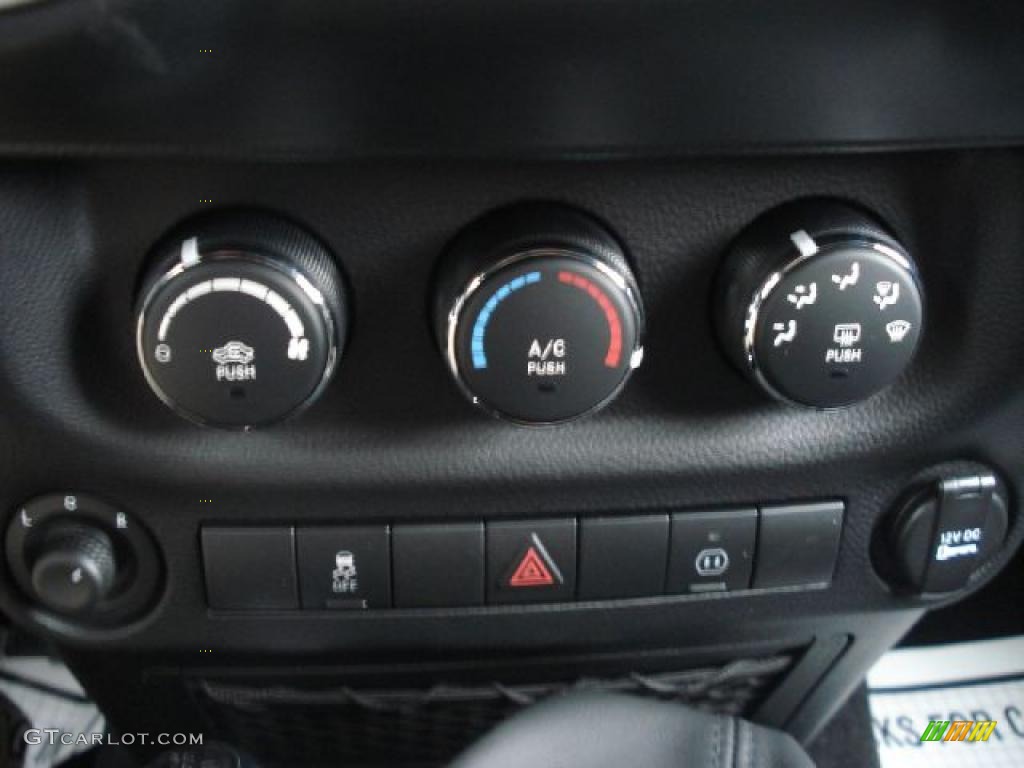 2011 Wrangler Rubicon 4x4 - Sahara Tan / Black photo #13