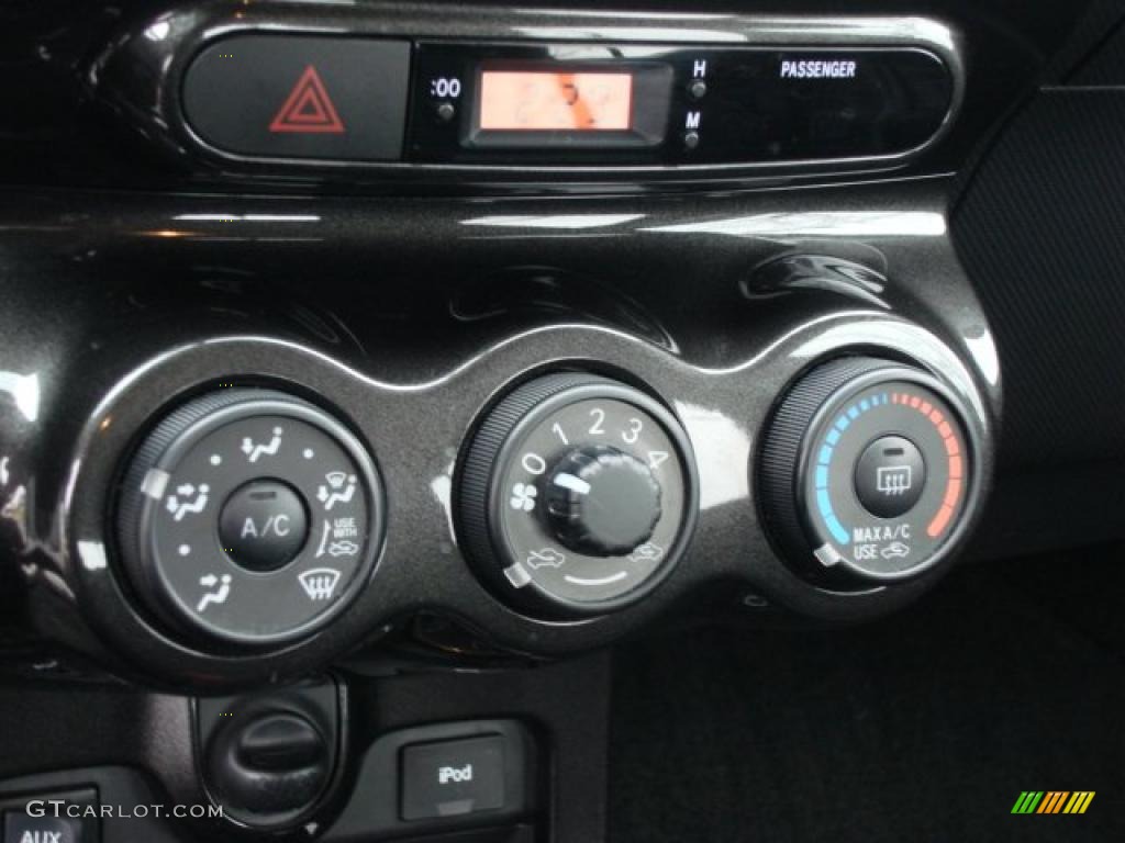 2009 Scion xD Standard xD Model Controls Photo #47482632