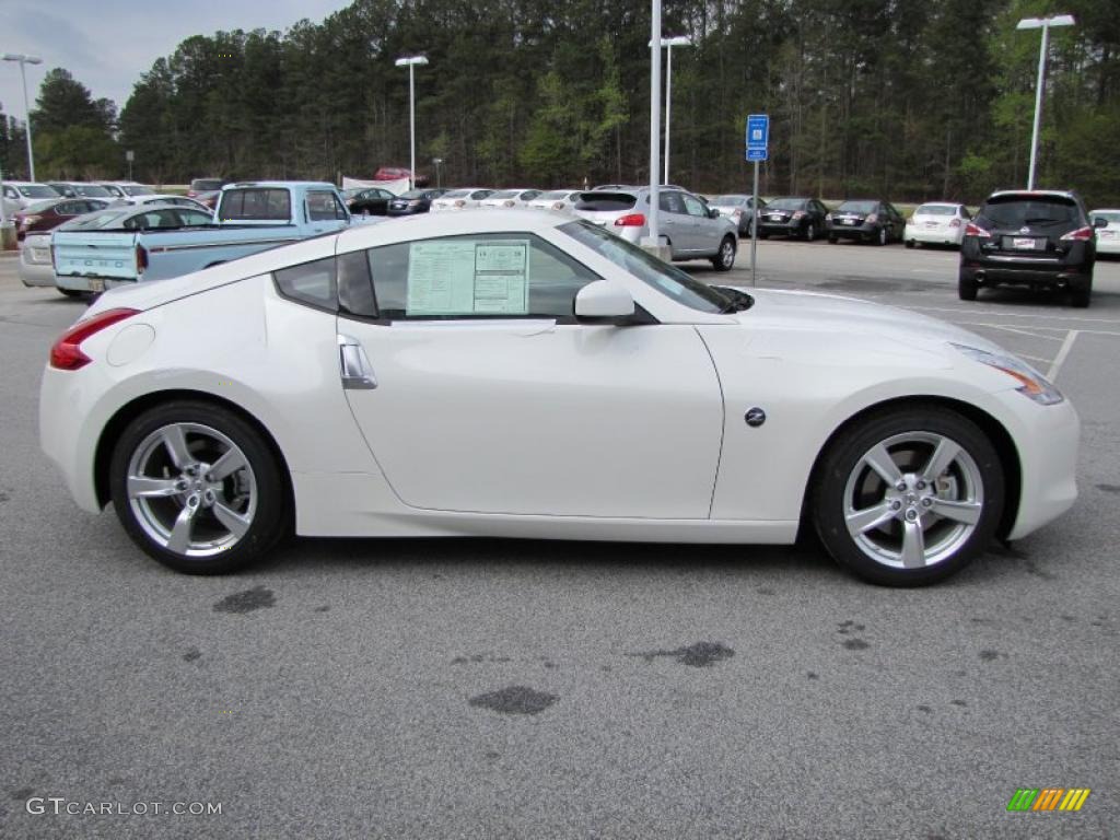 Nissan 370z white #9