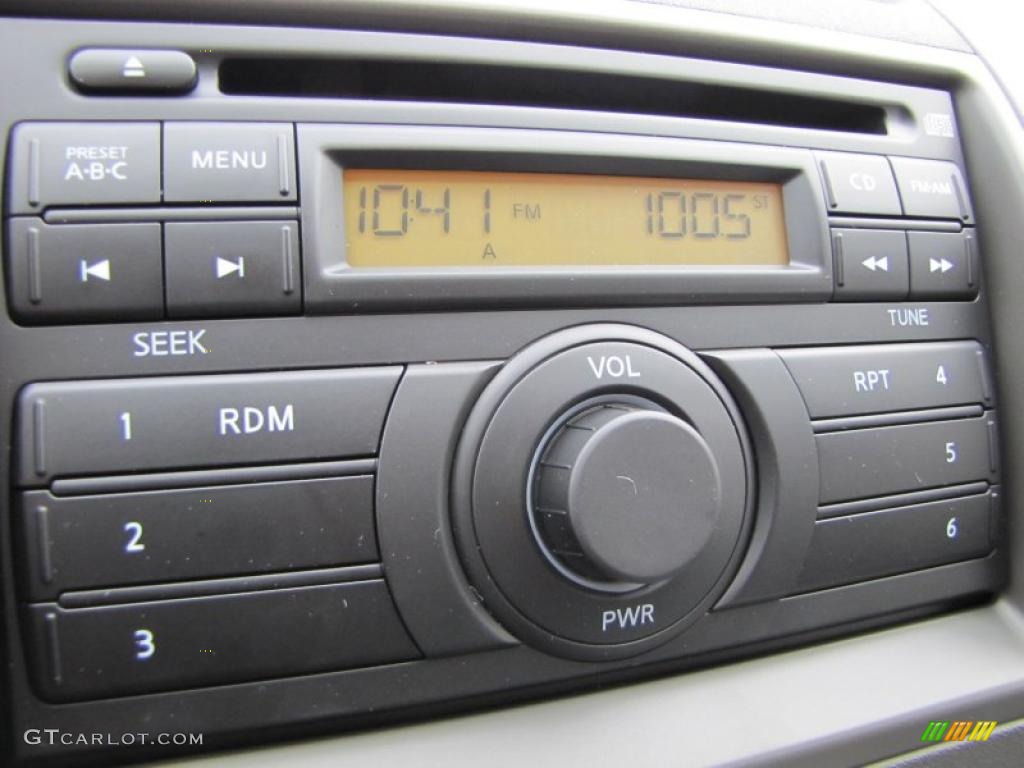 2011 Nissan Pathfinder S Controls Photos