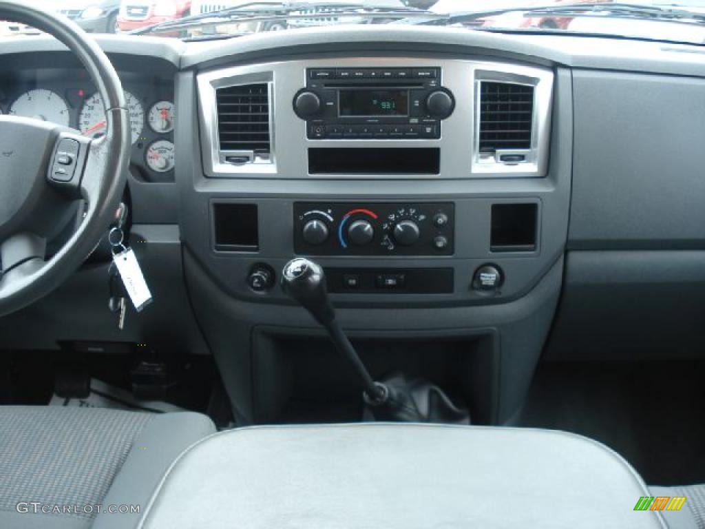 2007 Dodge Ram 3500 SLT Quad Cab Dually Controls Photo #47486285