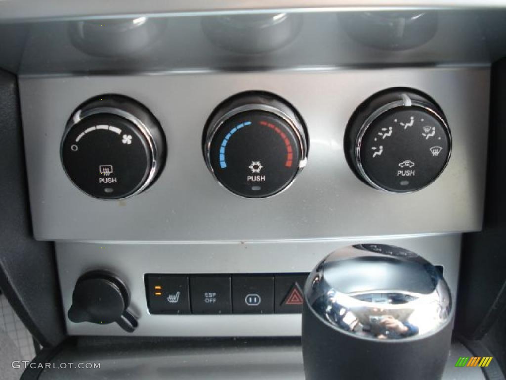 2007 Dodge Nitro R/T Controls Photo #47486771