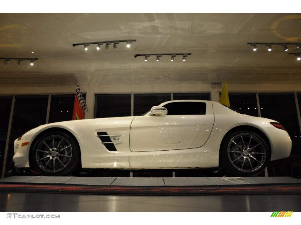 2011 SLS AMG - designo Mystic White II / designo Classic Red and Black Two-Tone photo #9