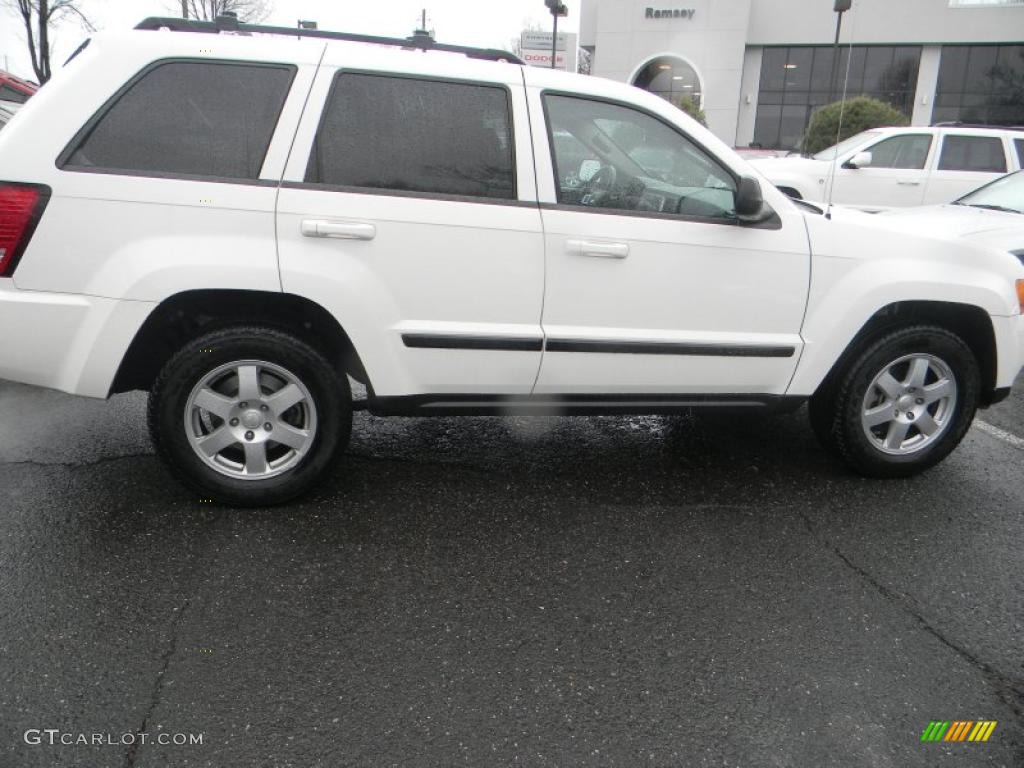 2008 Grand Cherokee Laredo 4x4 - Stone White / Dark Slate Gray/Light Graystone photo #2