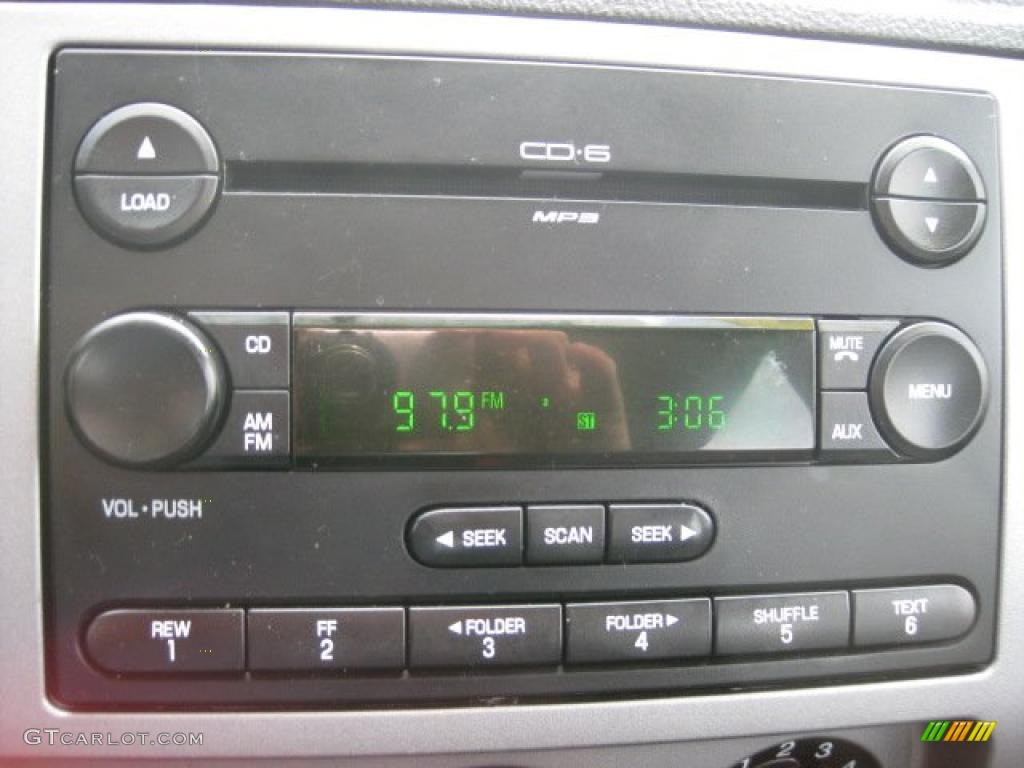 2006 Ford Focus ZX5 SES Hatchback Controls Photo #47490414