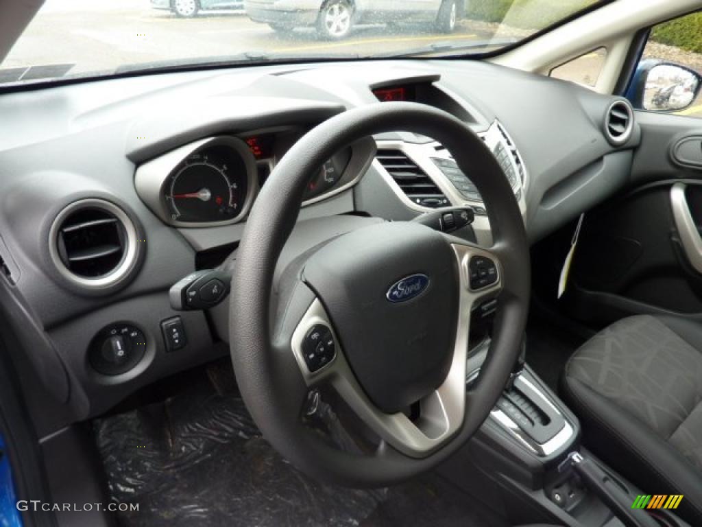 2011 Fiesta SE Sedan - Blue Flame Metallic / Charcoal Black/Blue Cloth photo #11