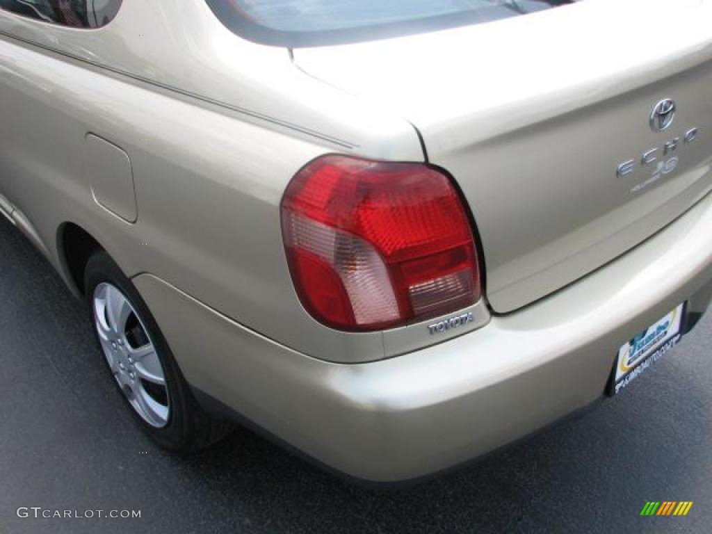 2002 ECHO Sedan - Satin Gold Metallic / Shadow Gray photo #8