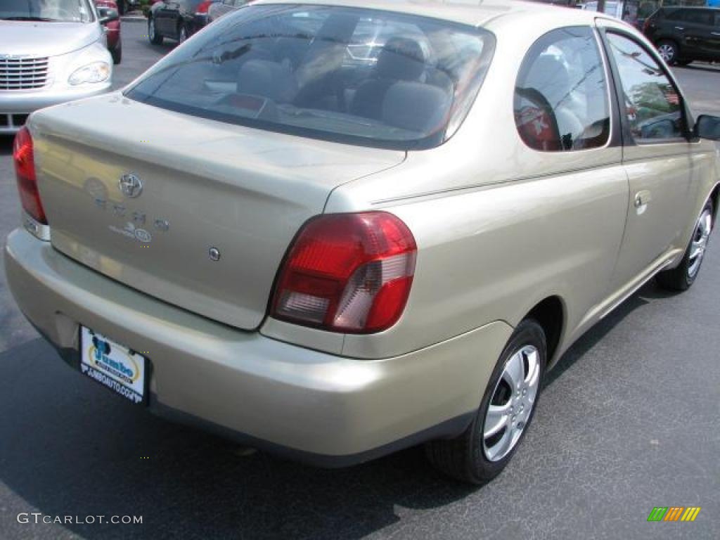 2002 ECHO Sedan - Satin Gold Metallic / Shadow Gray photo #10