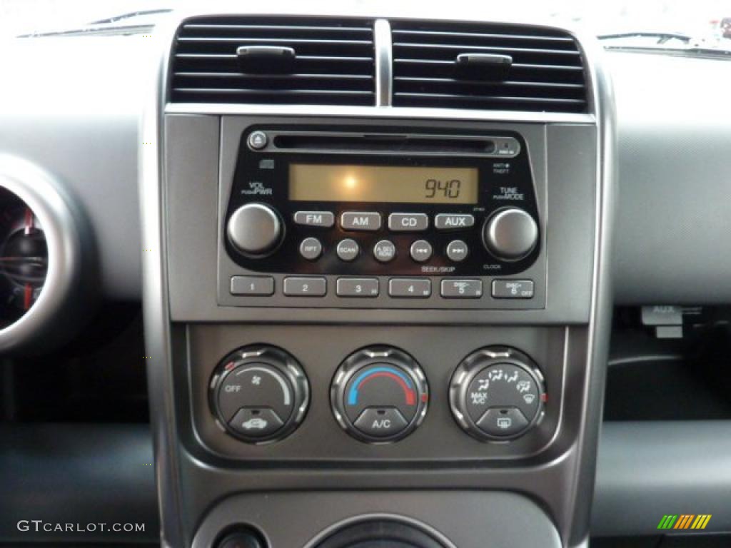 2004 Honda Element EX AWD Controls Photo #47496786