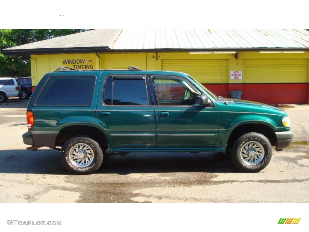 2001 Explorer XLS - Tropic Green Metallic / Medium Prairie Tan photo #2