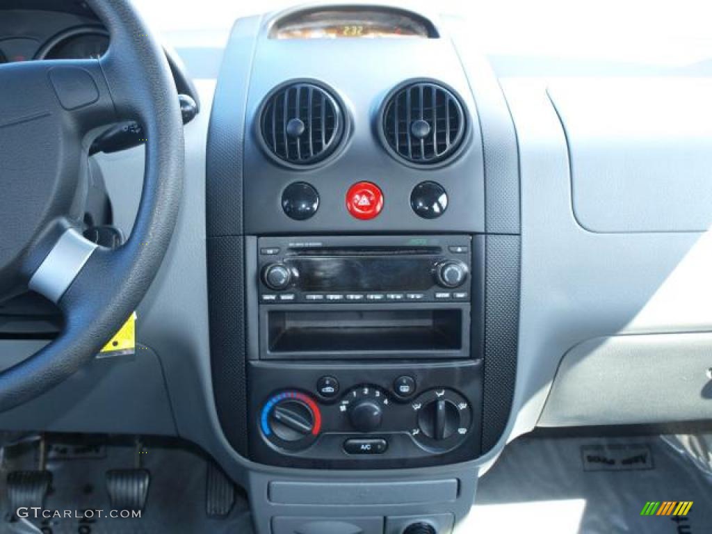 2005 Chevrolet Aveo LT Sedan Controls Photo #47502874